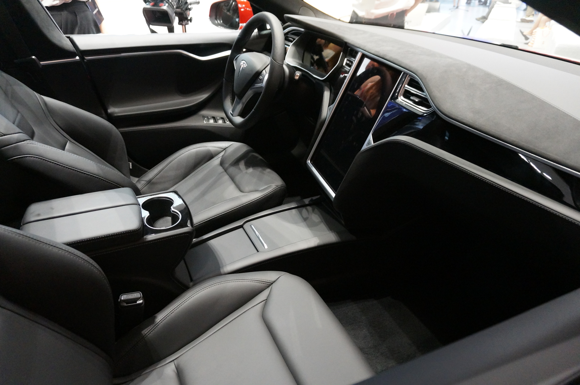 Tesla-inside-model-S