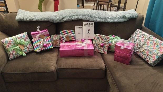 reddit-user-received-so-many-stuff-as-present-from-her-secret-santa-bill-gates-5