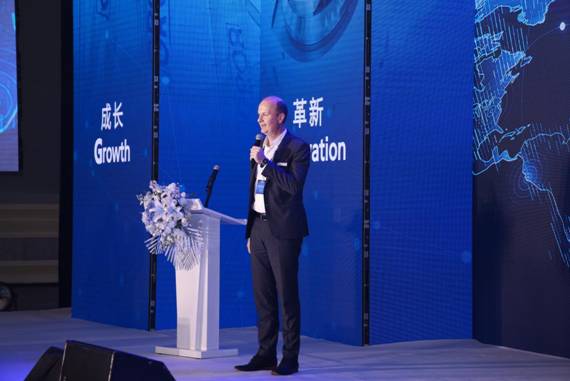 格劳博集团董事会成员&首席销售官Mr.+Christian+Müller致辞并介绍格劳博集团最新情况 (1)